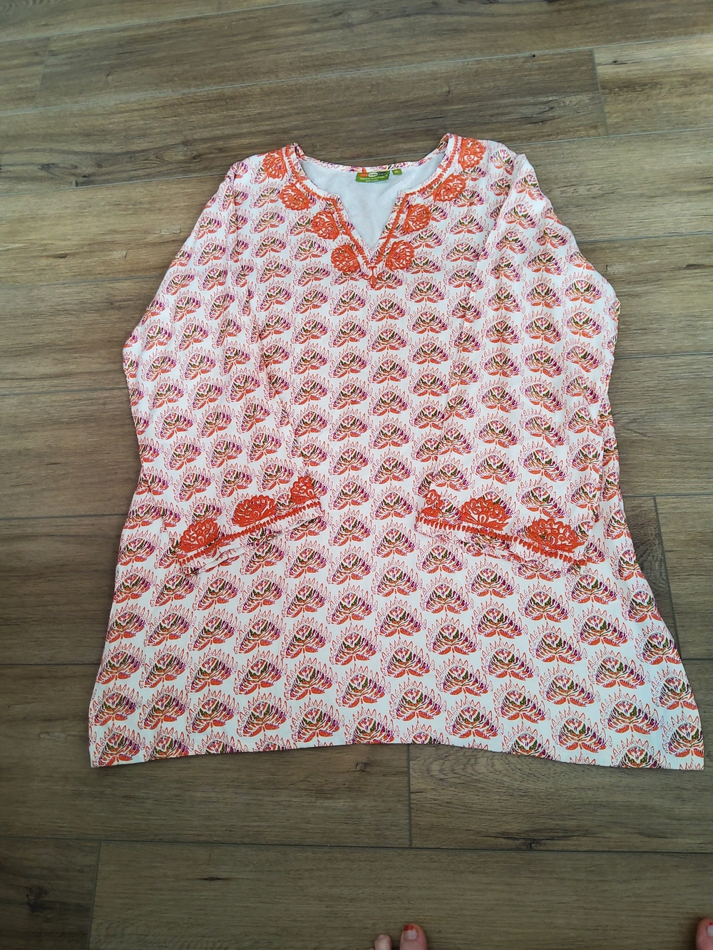 Embroidered Lotus V-Neck Long Sleeve Tunic Top